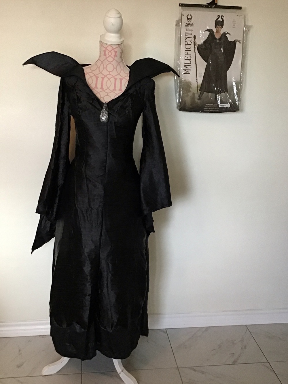 Black Gothic Maxi Evening Dress with Dramatic Collar